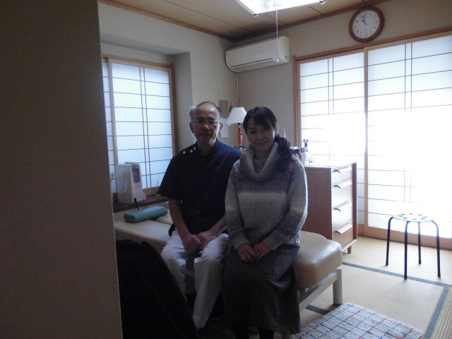 指の付け根の痛み、腰痛だった女性