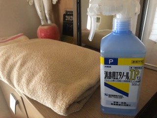 除菌で使用する医療用アルコールの写真